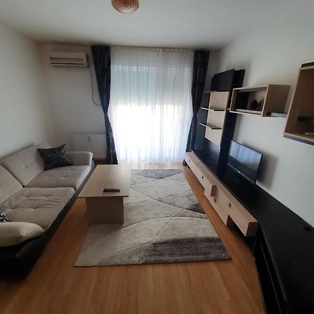 Urban Retreat Luxury Hideaway Apartment Oradea Exterior foto